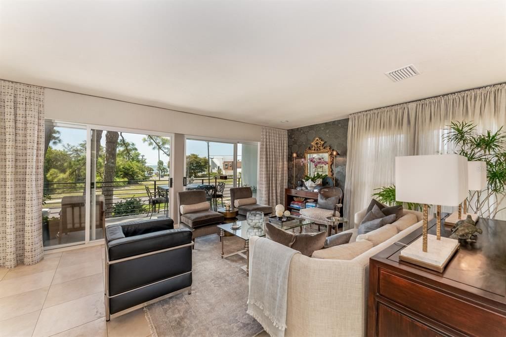 Recently Sold: $1,385,000 (3 beds, 2 baths, 2310 Square Feet)