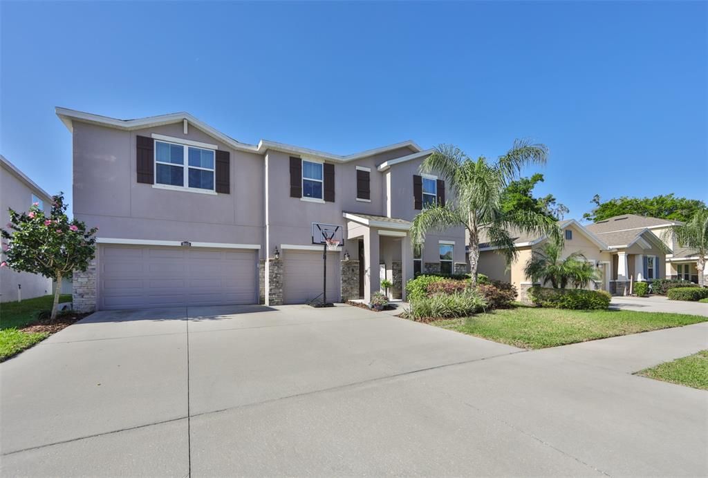 Recently Sold: $600,000 (5 beds, 3 baths, 3731 Square Feet)