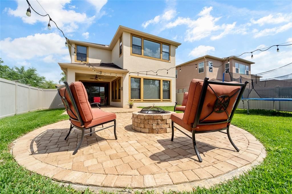 Recently Sold: $649,900 (4 beds, 3 baths, 2379 Square Feet)