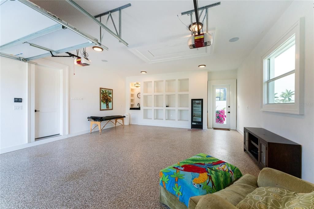 Recently Sold: $1,200,000 (3 beds, 2 baths, 2122 Square Feet)