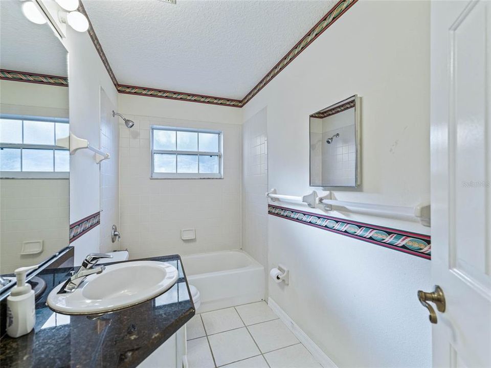 最近售出: $319,900 (3 贝兹, 2 浴室, 1950 平方英尺)