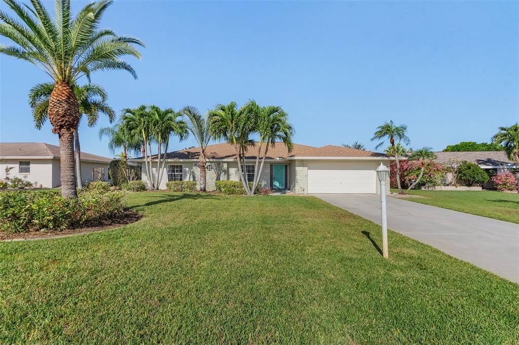 Recently Sold: $549,999 (3 beds, 2 baths, 1956 Square Feet)
