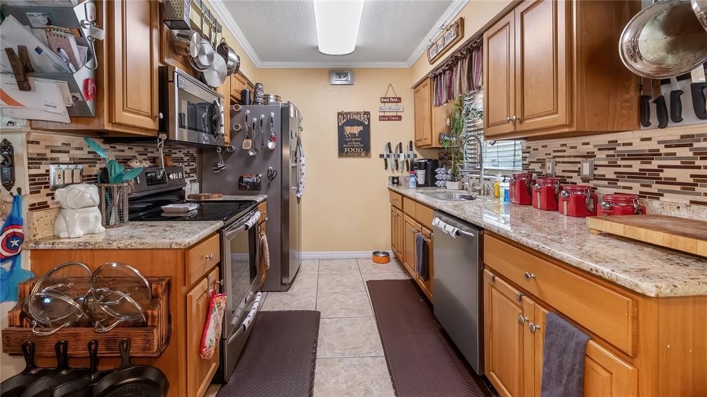 Kitchen, Solid Oak Cabinets, Back Splash and Granite Counter tops