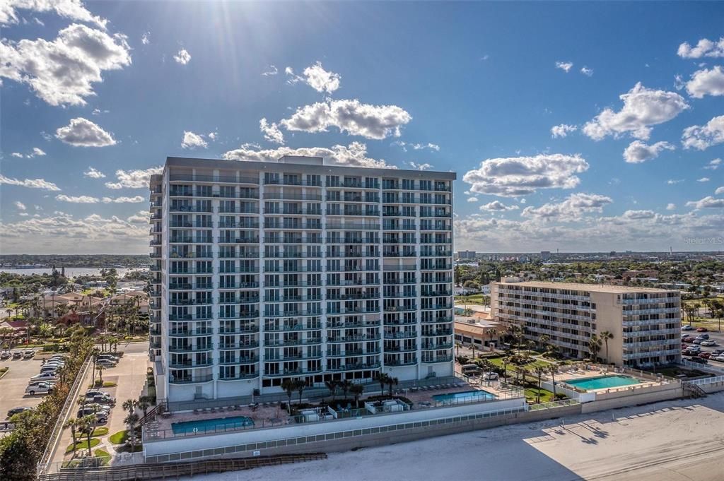 Recently Sold: $425,000 (2 beds, 2 baths, 1860 Square Feet)