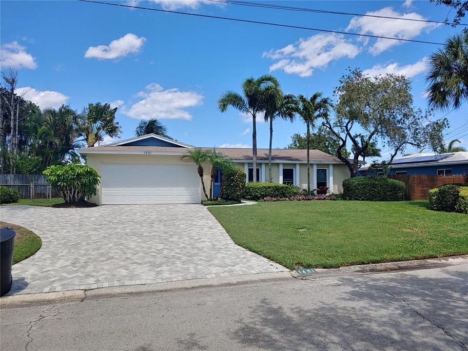 Recently Sold: $775,000 (3 beds, 2 baths, 1599 Square Feet)