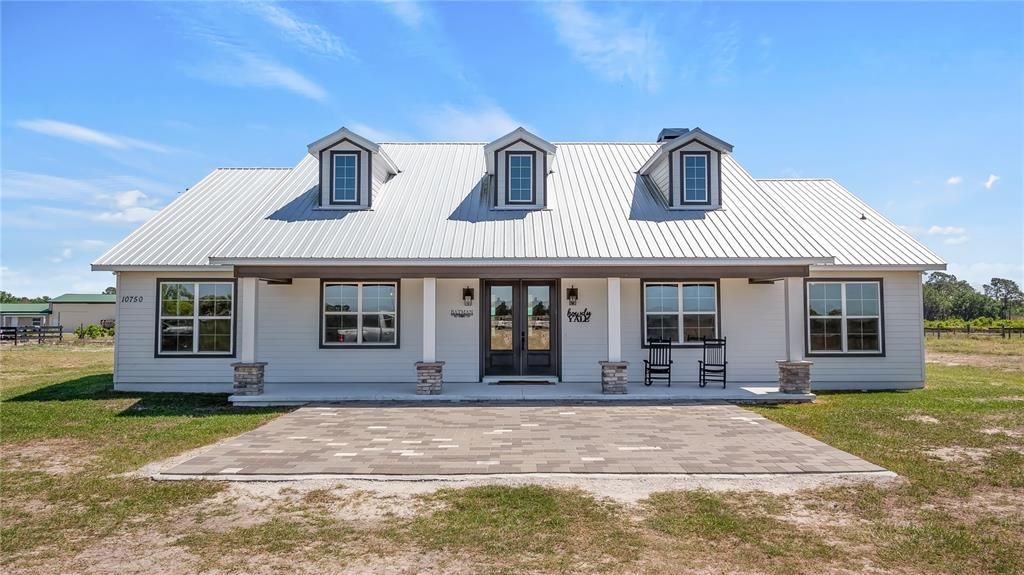 Recently Sold: $1,395,000 (5 beds, 3 baths, 3813 Square Feet)