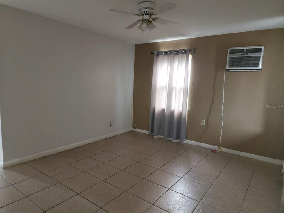 Vendido Recientemente: $89,900 (2 camas, 1 baños, 639 Pies cuadrados)