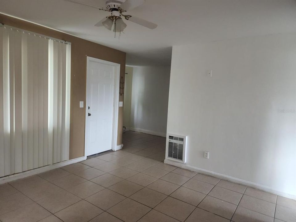 Vendido Recientemente: $89,900 (2 camas, 1 baños, 639 Pies cuadrados)