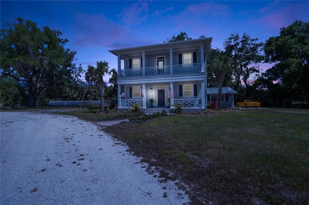 Recently Sold: $825,000 (3 beds, 3 baths, 2674 Square Feet)