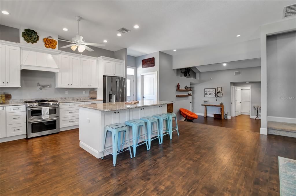 Recently Sold: $825,000 (3 beds, 3 baths, 2674 Square Feet)