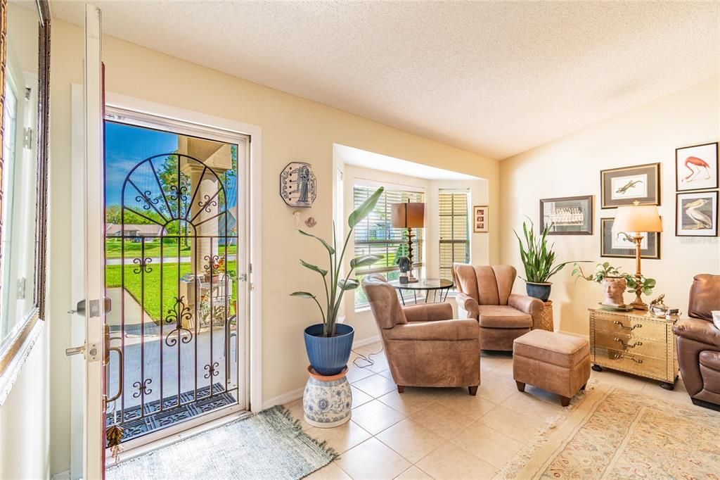 Recently Sold: $349,000 (2 beds, 2 baths, 1992 Square Feet)