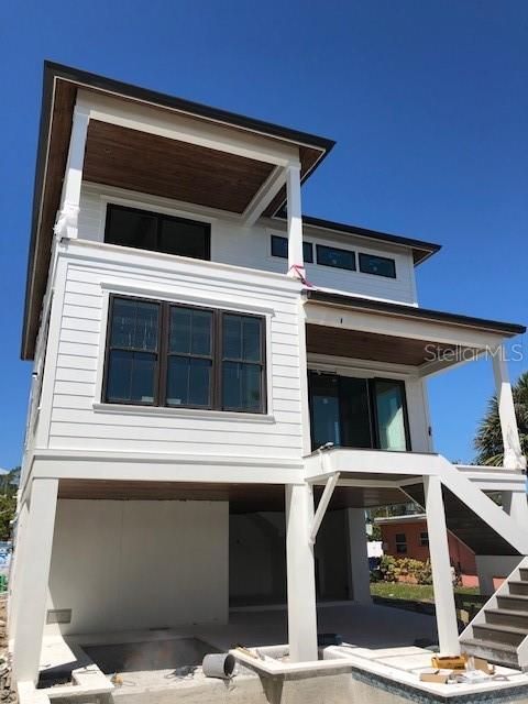 Recently Sold: $2,800,000 (4 beds, 4 baths, 2019 Square Feet)