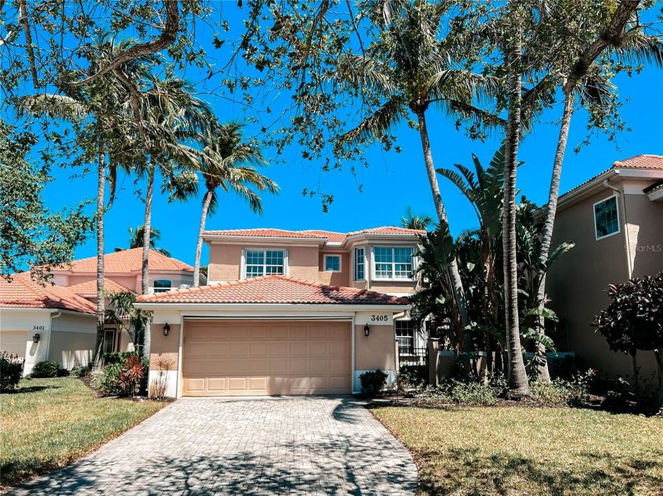 Recently Sold: $900,000 (4 beds, 4 baths, 2584 Square Feet)