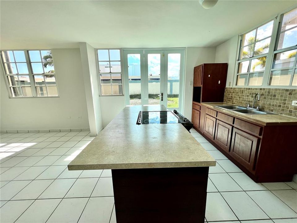 Recently Sold: $300,000 (4 beds, 2 baths, 1960 Square Feet)