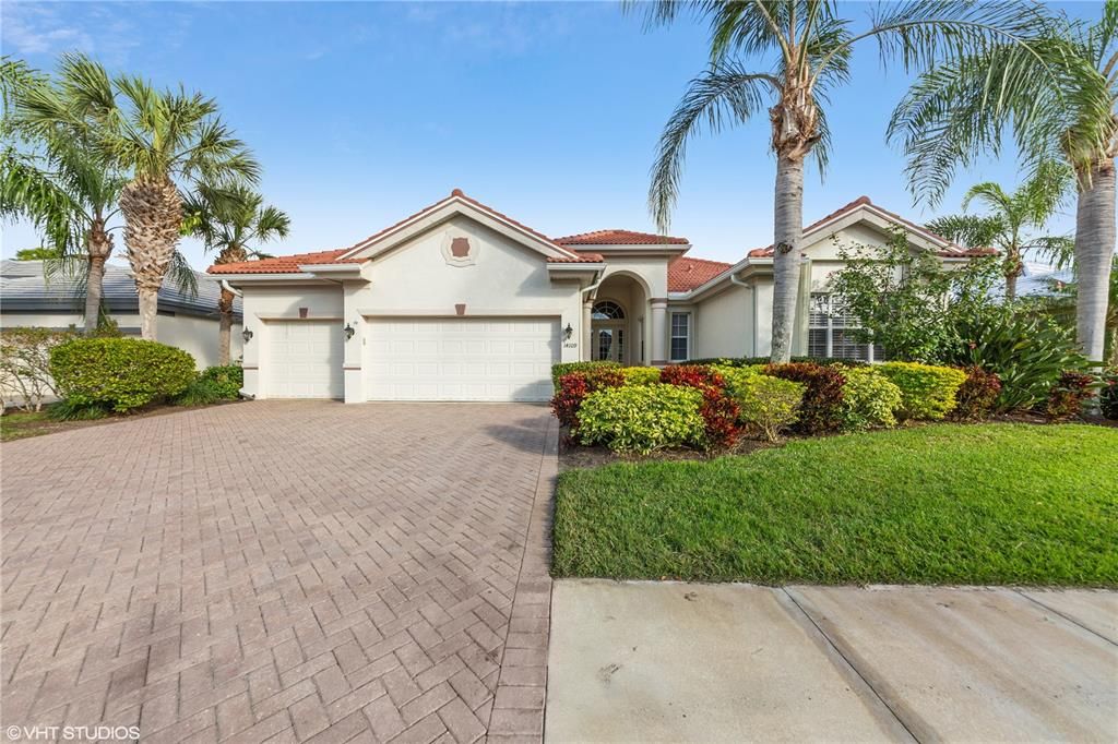 Recently Sold: $875,000 (4 beds, 4 baths, 3227 Square Feet)