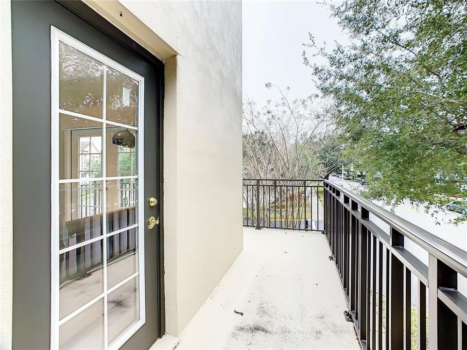 Recently Sold: $450,000 (2 beds, 2 baths, 1827 Square Feet)