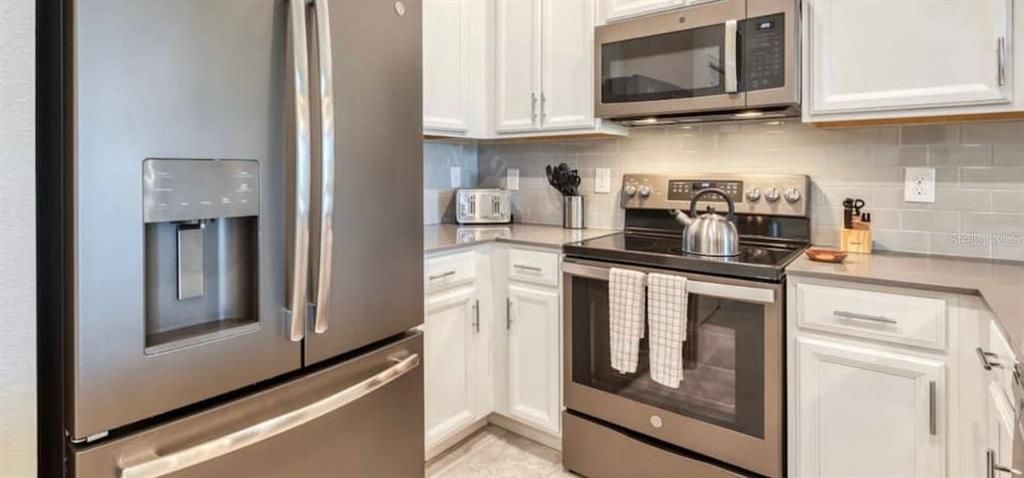 Recently Sold: $340,000 (2 beds, 2 baths, 1388 Square Feet)