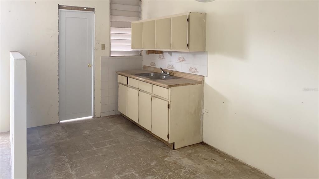 Vendido Recientemente: $43,000 (3 camas, 1 baños, 250 Pies cuadrados)