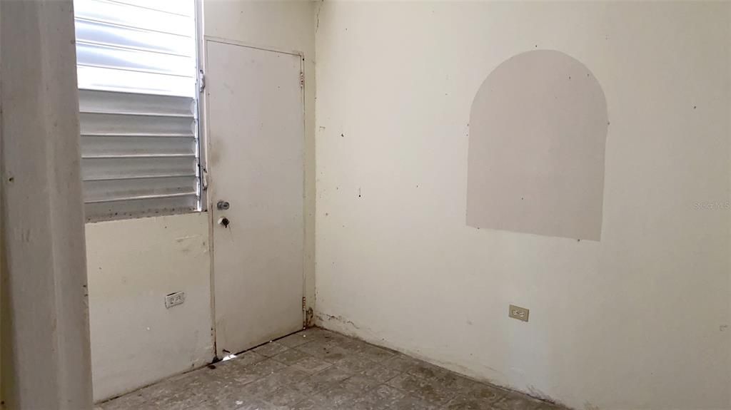 Vendido Recientemente: $43,000 (3 camas, 1 baños, 250 Pies cuadrados)