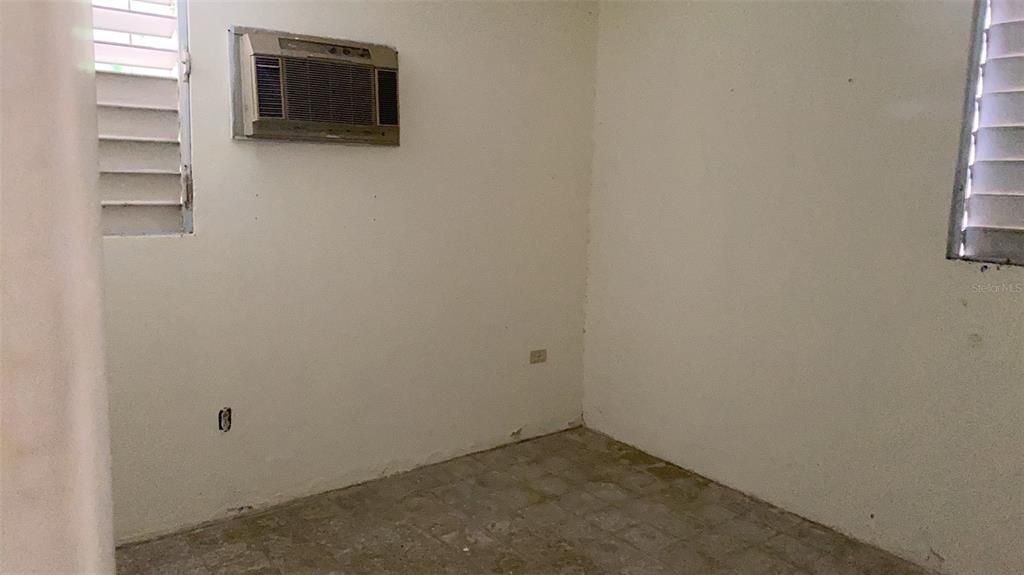 Vendido Recientemente: $43,000 (3 camas, 1 baños, 250 Pies cuadrados)