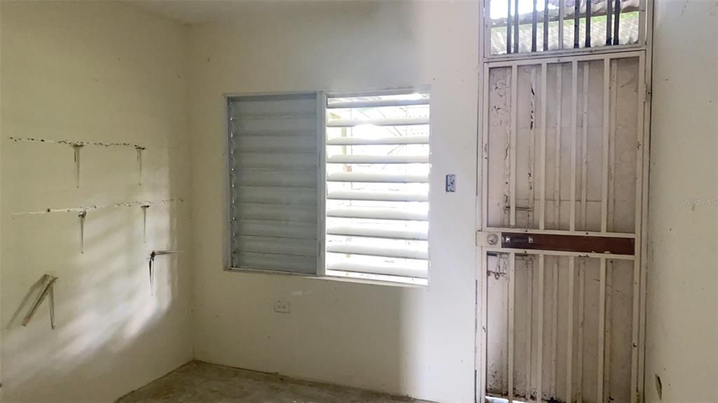 Vendido Recientemente: $43,000 (3 camas, 1 baños, 250 Pies cuadrados)