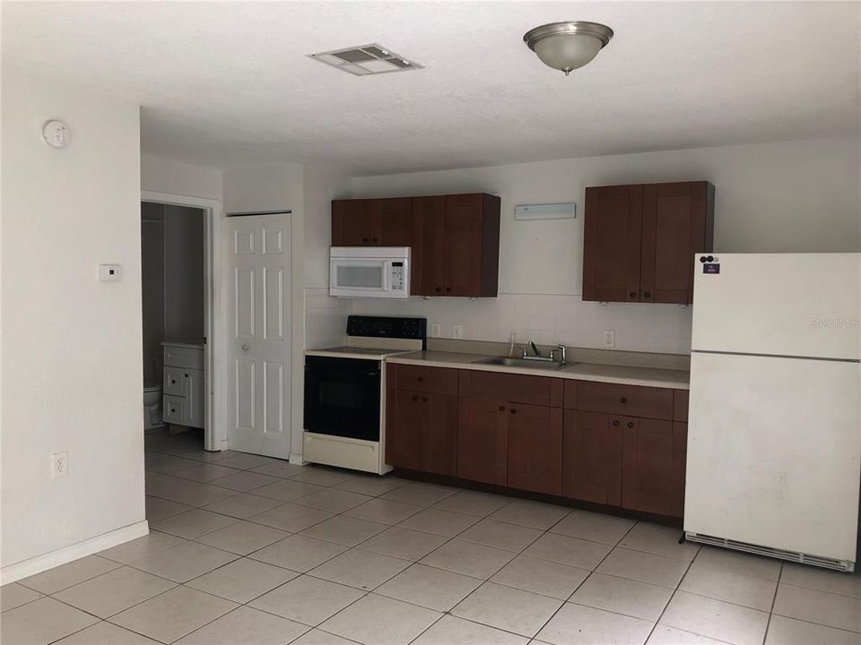 Recently Rented: $895 (1 beds, 1 baths, 432 Square Feet)