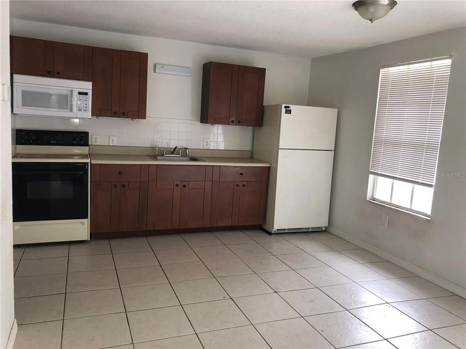 Recently Rented: $895 (1 beds, 1 baths, 432 Square Feet)