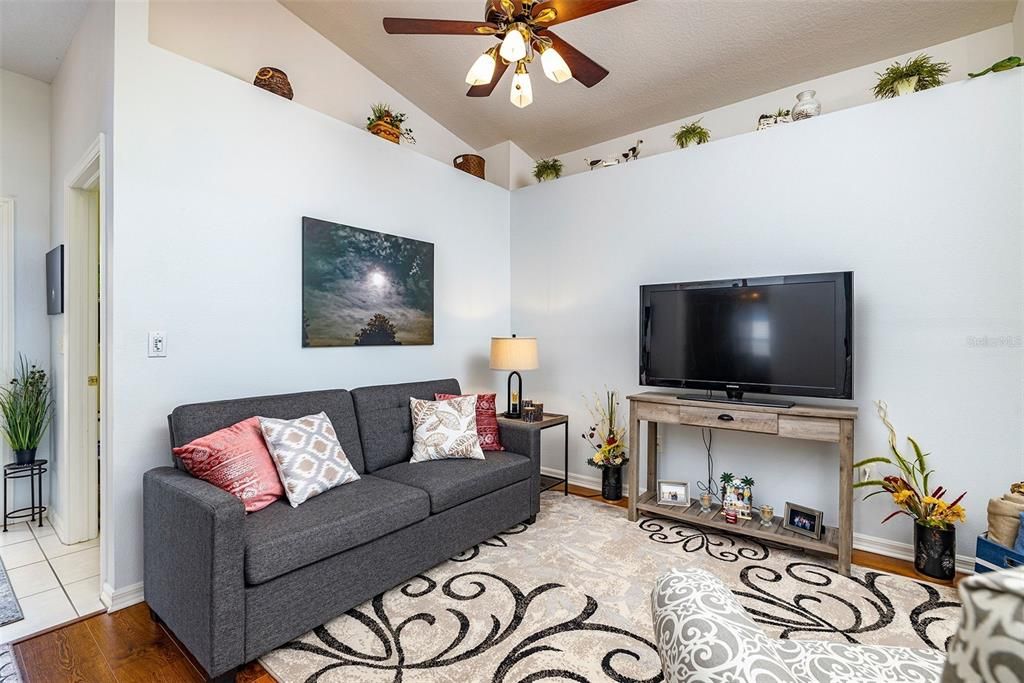 Recently Sold: $315,000 (2 beds, 2 baths, 1478 Square Feet)