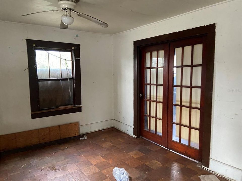 Recently Sold: $69,000 (2 beds, 1 baths, 916 Square Feet)