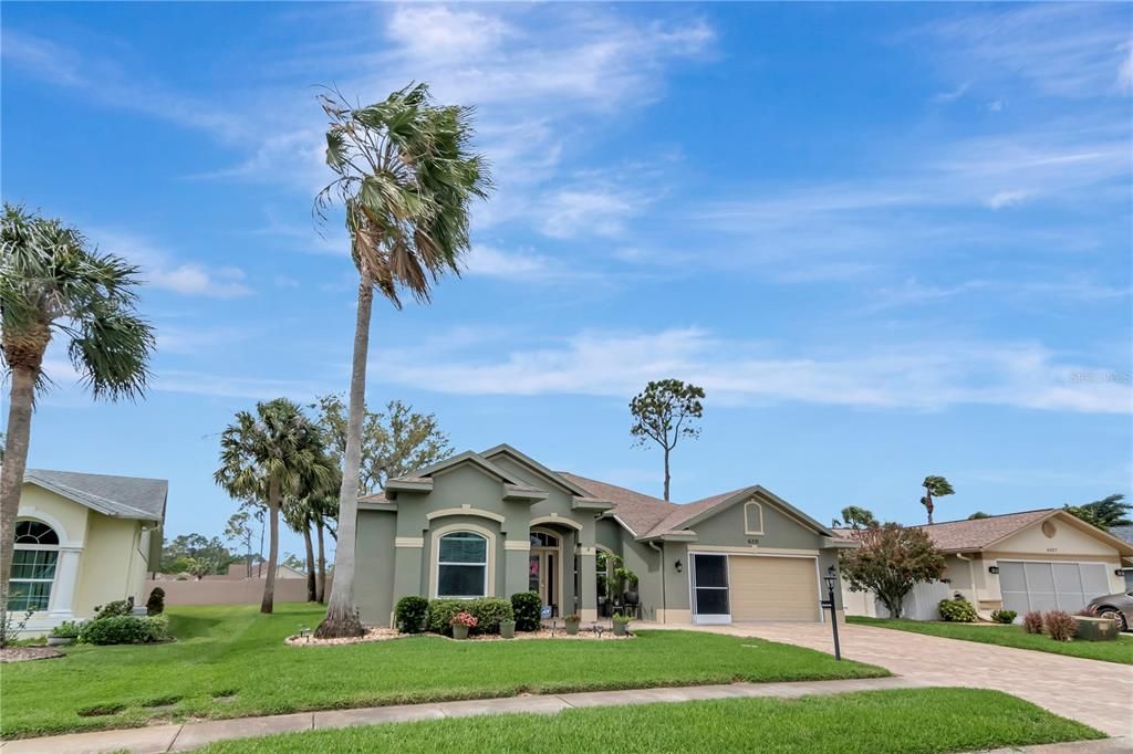 Recently Sold: $389,900 (3 beds, 2 baths, 2014 Square Feet)