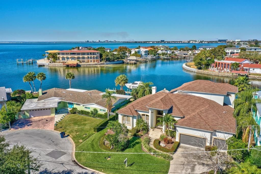 Recently Sold: $3,550,000 (5 beds, 4 baths, 3721 Square Feet)