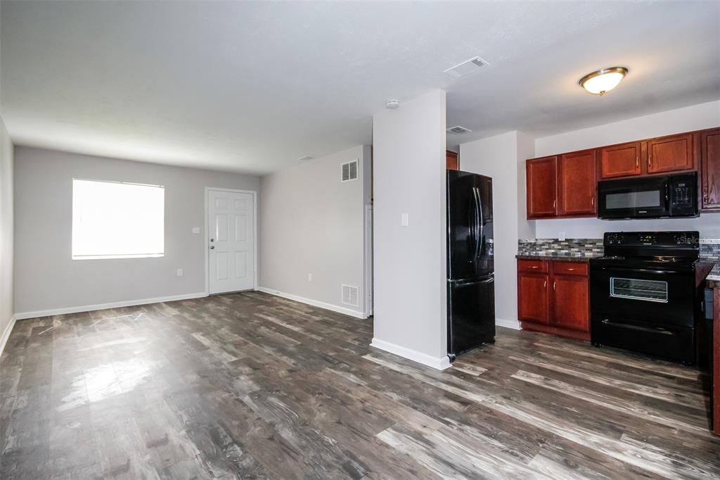 Recently Rented: $1,460 (3 beds, 1 baths, 1073 Square Feet)