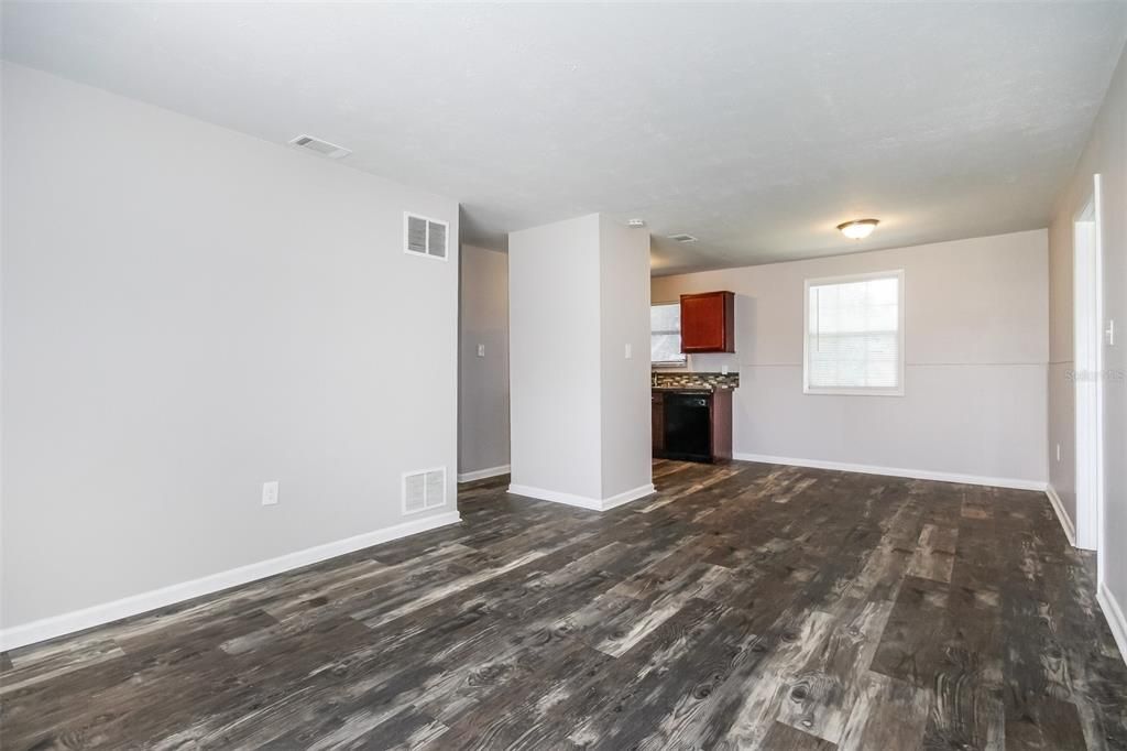 Recently Rented: $1,460 (3 beds, 1 baths, 1073 Square Feet)