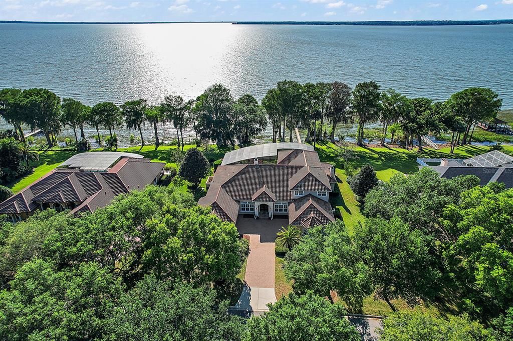 The Peninsula is a sought-after, exclusive Tavares enclave of only 17 parcels. Luxury custom homes situated on acre estates with moss-laden oaks and prime Lake Harris frontage