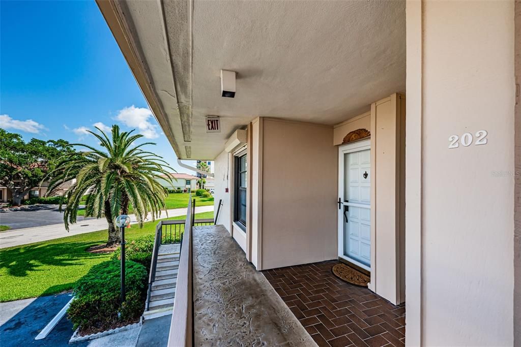 Recently Sold: $409,000 (2 beds, 2 baths, 890 Square Feet)