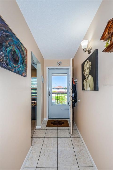 Recently Sold: $409,000 (2 beds, 2 baths, 890 Square Feet)