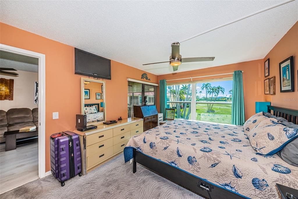 Recently Sold: $409,000 (2 beds, 2 baths, 890 Square Feet)