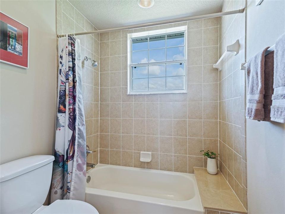 最近售出: $825,000 (3 贝兹, 3 浴室, 2714 平方英尺)