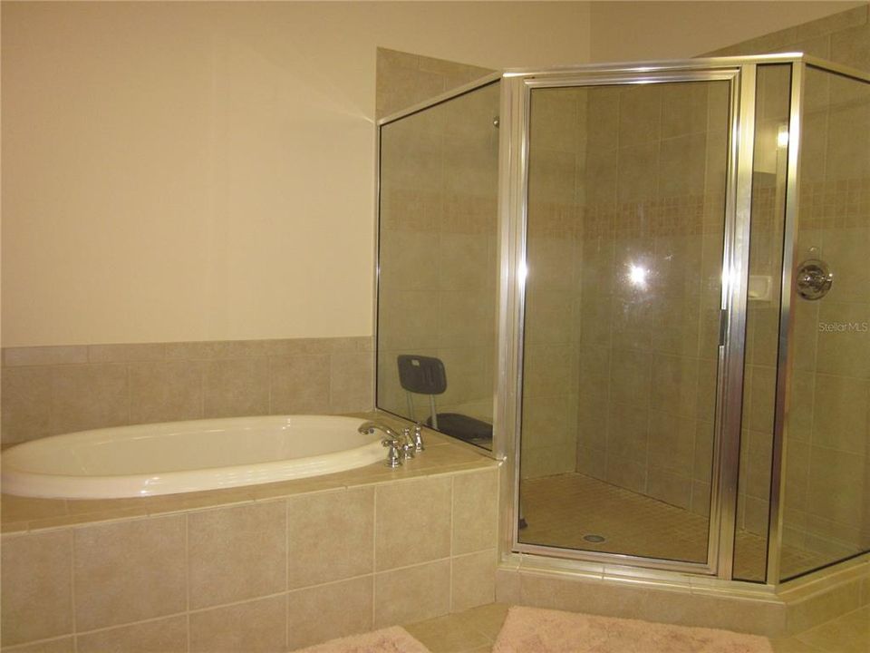 最近租的: $3,900 (3 贝兹, 3 浴室, 2592 平方英尺)