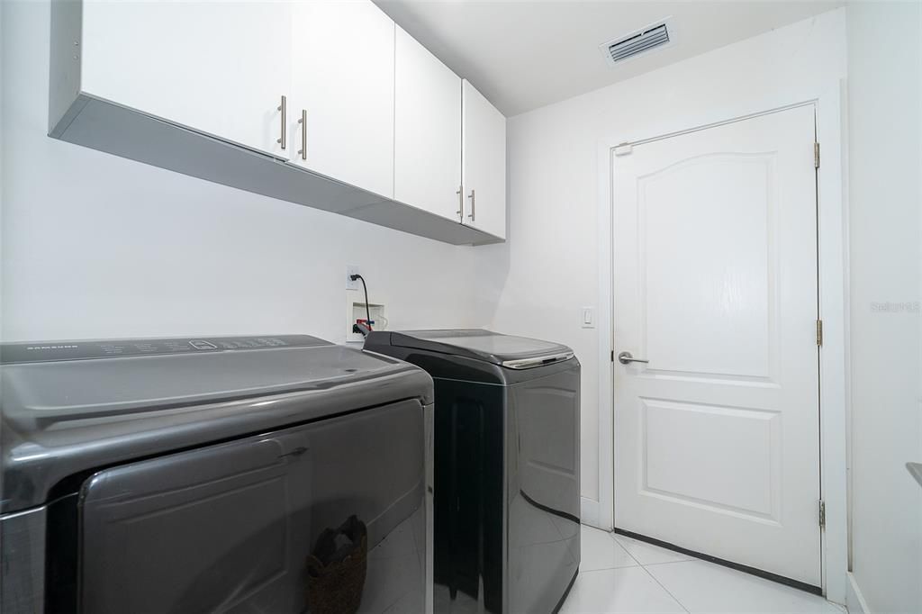 Recently Rented: $2,675 (3 beds, 2 baths, 2136 Square Feet)