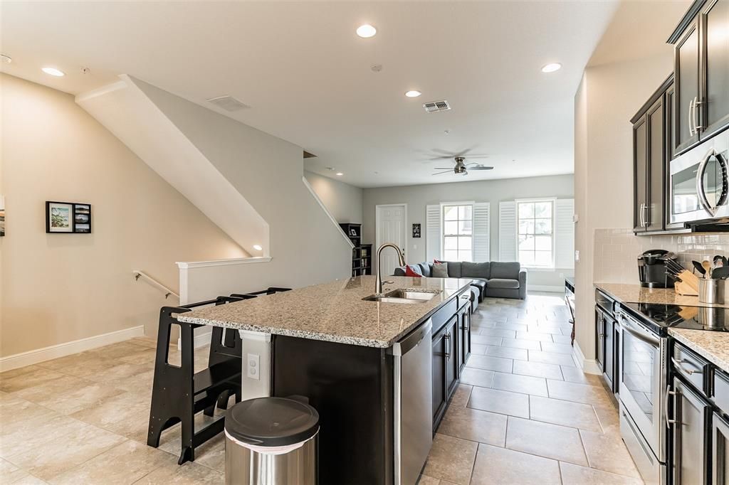 Recently Sold: $425,000 (3 beds, 3 baths, 2191 Square Feet)