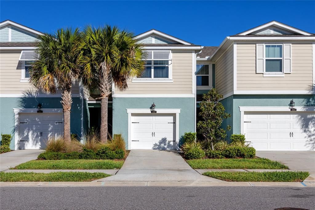 Recently Sold: $450,000 (3 beds, 2 baths, 1888 Square Feet)