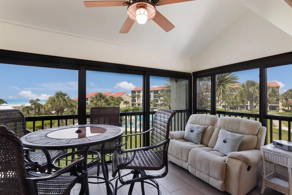 Recently Sold: $2,525,000 (3 beds, 2 baths, 1423 Square Feet)