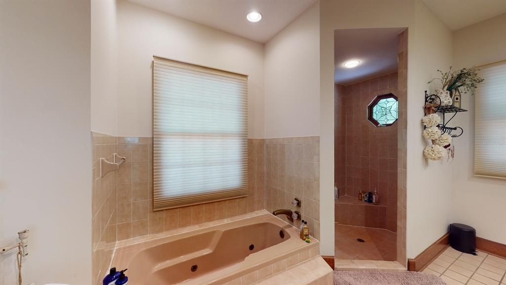 最近售出: $849,000 (3 贝兹, 4 浴室, 2715 平方英尺)