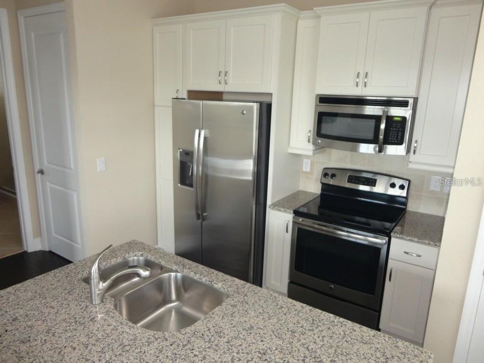 Granite Counters in Apt