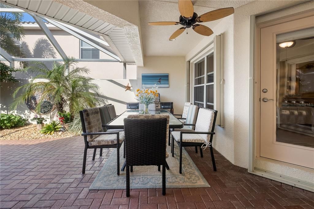 Recently Sold: $565,000 (3 beds, 3 baths, 1821 Square Feet)