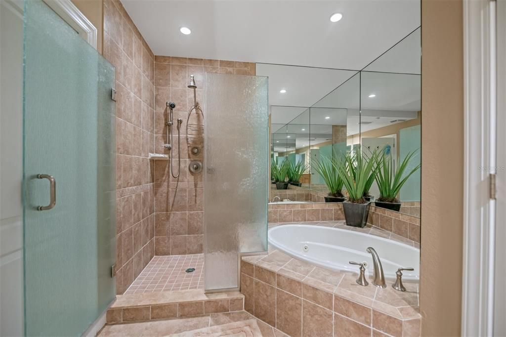 最近售出: $985,000 (3 贝兹, 3 浴室, 2169 平方英尺)