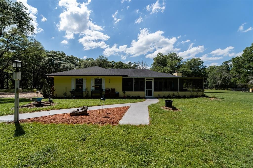 Recently Sold: $725,000 (3 beds, 2 baths, 2733 Square Feet)