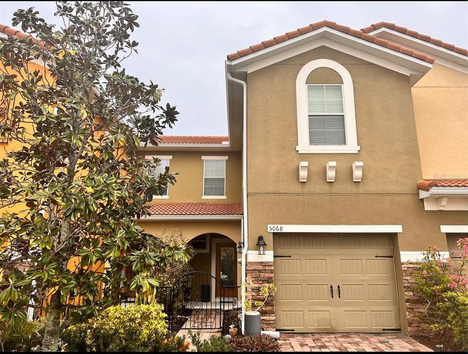 Recently Sold: $325,000 (3 beds, 2 baths, 1585 Square Feet)