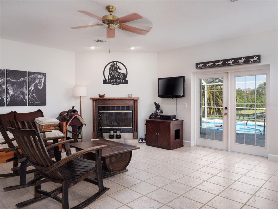 Recently Sold: $2,550,000 (1 beds, 1 baths, 1216 Square Feet)